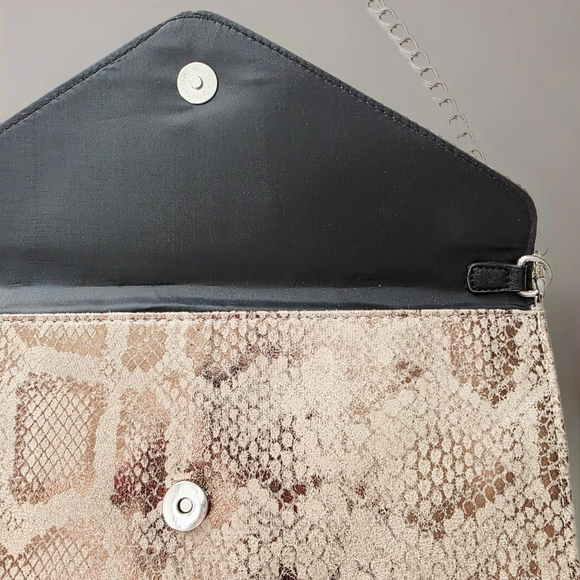 Mossimo Snakeskin Print Envelope Clutch - Picture 3 of 9